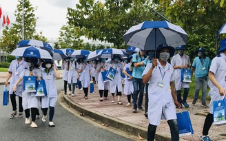 Đoàn tình nguyện Trường ĐH Y dược Cần Thơ tiếp sức cho Vĩnh Long chống dịch Covid-19