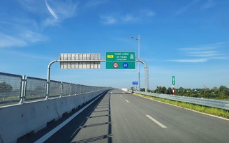 Cao tốc Trung Lương - Mỹ Thuận thông xe cho người miền Tây về quê Tết