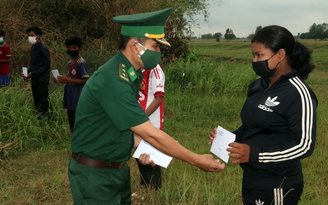 Kiên Giang: Trao học bổng cho học sinh nghèo vùng giáp biên giới Campuchia