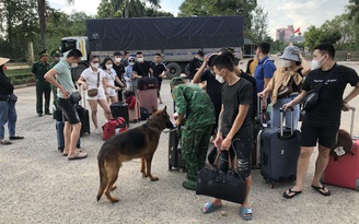 Kiên Giang: Tiếp nhận 97 lao động Việt Nam về từ Campuchia