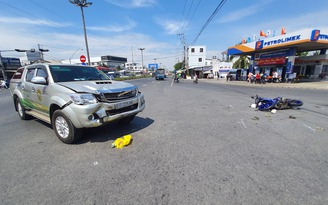Tai nạn ở Tiền Giang: Xe máy va chạm xe bán tải, 2 người bị thương nặng