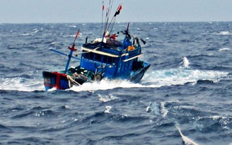 Tàu lạ tông chìm tàu cá khiến 1 ngư dân mất tích