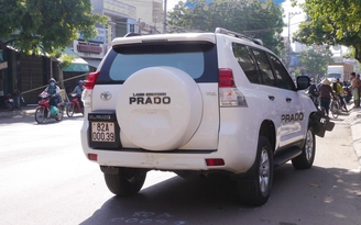 Ô tô 'điên' tông liên tiếp 6 xe máy, nhiều người bị thương