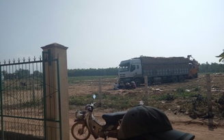 Tín dụng đen chặn xe tải, ngăn cản nông dân bán dưa để đòi nợ