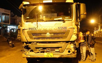 Bình Định: Xe đầu kéo gây tai nạn làm 1 người chết, 13 người bị thương