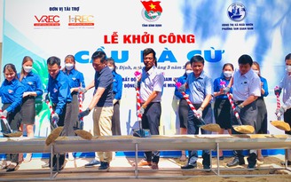Đoàn viên thanh niên Bình Định góp công xây dựng cầu nông thôn