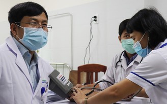 Bình Định: Nhiều nhân viên y tế bỏ việc; 'khủng hoảng' mua sắm trang thiết bị
