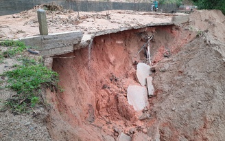 Bình Định: Hồ chứa Định Bình đang xả nước về hạ du để đón lũ mới