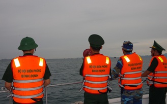 Hỗ trợ tàu cá Quảng Ngãi bị hỏng máy, thả trôi tại vùng biển có gió to