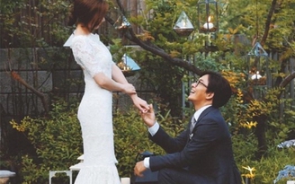 Vợ chồng Bae Yong Joon kỷ niệm 2 năm ngày cưới