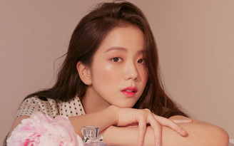 Jisoo (Black Pink) xinh đẹp tựa 'nữ thần mùa hè'