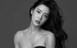 Loạt ảnh đen trắng nóng bỏng của ‘bom sex’ xứ Hàn