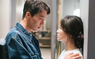 Song Hye Kyo lại hôn say đắm trai trẻ trong tập mới ‘Now, We Are Breaking Up’