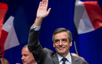Ứng viên tổng thống Pháp Francois Fillon nhận thêm 'quả đắng'