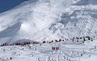Cảnh sát Pháp bị hố vì vụ lở tuyết ở vùng núi Alps
