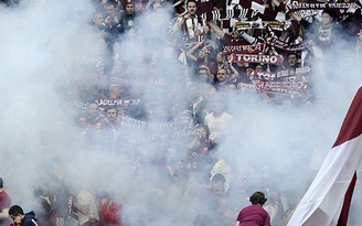 Bom nổ trong trận derby thành Turin