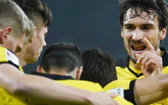 HLV Dortmund: 'Hummels là siêu đội trưởng'