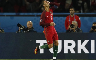 Ronaldo sút hỏng phạt đền, Bồ Đào Nha bị Áo cầm chân 0-0