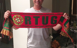 Mourinho ăn mừng Bồ Đào Nha vô địch EURO 2016 tại phòng ngủ