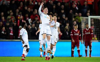 Thua Swansea 0-1, Liverpool bắt đầu chật vật thời 'hậu Coutinho'
