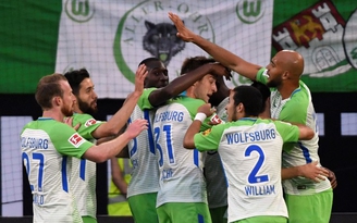 'Bầy sói' tạm chiếm ưu thế trong trận play-off trụ hạng Bundesliga