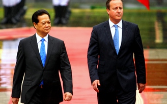 Thủ tướng Anh David Cameron đến Hà Nội