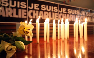 Người Pháp tại Hà Nội tưởng niệm các nạn nhân vụ khủng bố Charlie Hebdo
