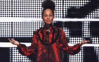 VMAs 2016 - Alicia Keys ủng hộ #Nomakeupmovement