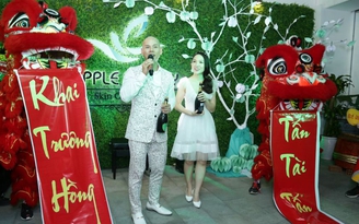 Phan Đinh Tùng tặng quà cho vợ "quà khủng"