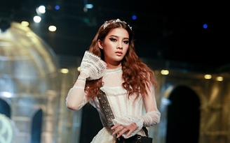 Mỹ Duyên catwalk lạnh lùng mà vẫn xinh đẹp như hoa hậu