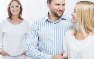 Làm cách nào để hòa hợp với mẹ chồng?