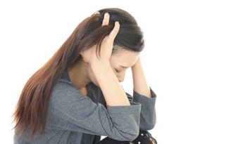 Stress ảnh hưởng như thế nào đến tóc và da đầu bạn