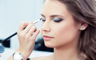 Hậu quả của lớp trang điểm quá dày