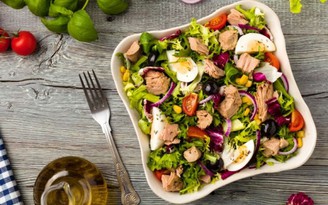 Những thứ khiến món salad của bạn trở nên không lành mạnh