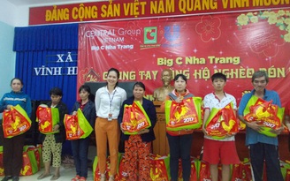 Tặng 3.600 phần quà Tết cho hộ nghèo