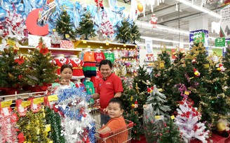 Nhiều mặt hàng Noel giảm giá sâu tại Big C