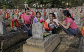 Thí sinh HHVN thắp sáng 11.000 “trái tim hồng”