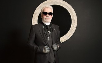 Karl Lagerfeld, giám đốc sáng tạo Chanel qua đời ở tuổi 85 tại Paris