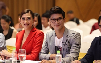 Hoa khôi nghệ thuật châu Á: Ra mắt đầy thu hút