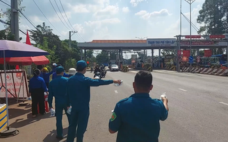 “Miễn phí nước, tiếp bước về quê” mát lòng người dân trên đường về quê ăn tết