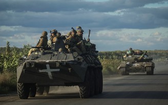 Tổng thống Ukraine cảnh cáo quân Nga 'chỉ còn rút lui hoặc đầu hàng'