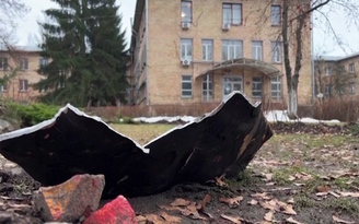 Bệnh viện Ukraine rung chuyển trong tiếng nổ tên lửa, bác sĩ kể ký ức buồn
