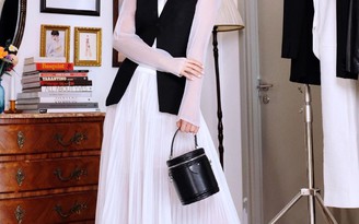7 outfit đen và trắng giúp quý cô công sở nâng tầm phong cách