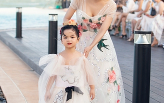Bà trùm Hoa hậu Phạm Kim Dung và con gái lần đầu làm vedette