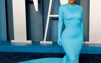 Váy áo lộng lẫy giúp Kim Kardashian chiếm trọn spotlight tại tiệc hậu Oscar