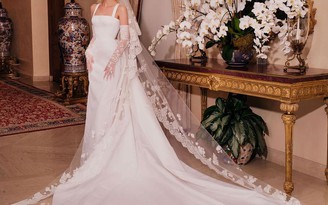 Nàng dâu nhà David - Victoria Beckham diện váy cưới Valentino đẹp như một tác phẩm nghệ thuật