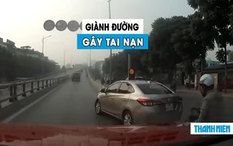 Ô tô giành đường lên cầu vượt gây tai nạn cho xe khác rồi bỏ chạy