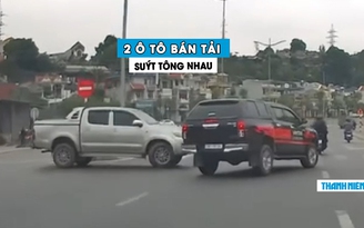 Tài xế lái ẩu và ‘kèn cựa’ giành đường, 2 ô tô bán tải suýt đâm nhau