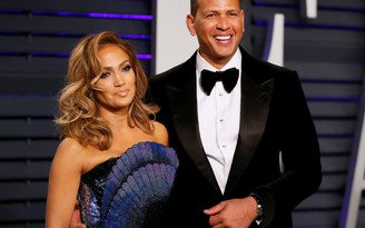 Jennifer Lopez chính thức đính hôn với bạn trai kém tuổi
