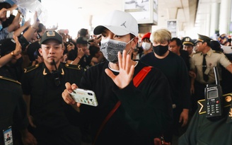 Nhóm Super Junior 'đổ bộ', sân bay Tân Sơn Nhất 'náo loạn'